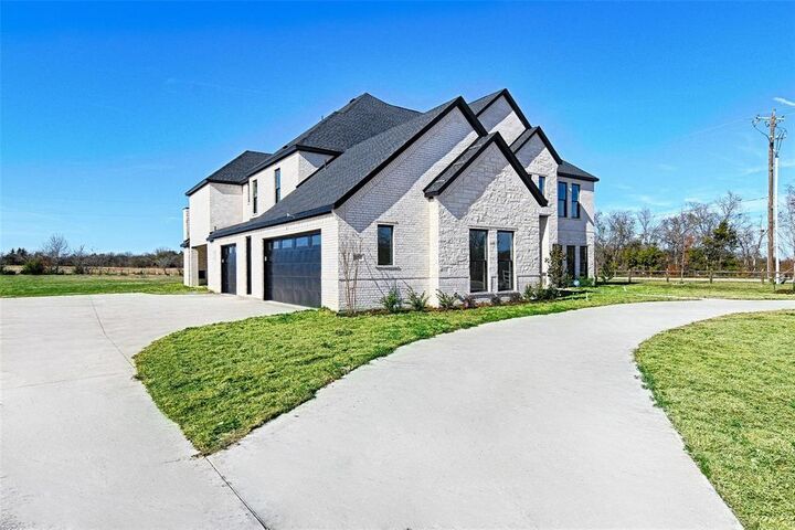 Property Photo:  3611 Jacks Loop  TX 76065 