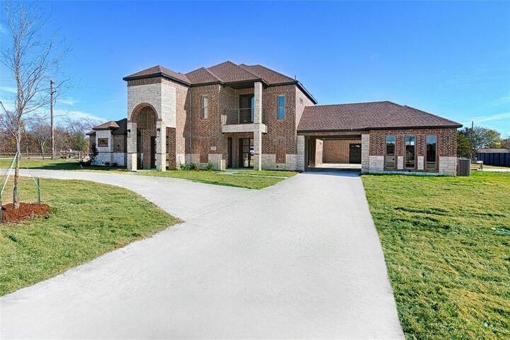 Property Photo:  3610 Jacks Loop  TX 76065 