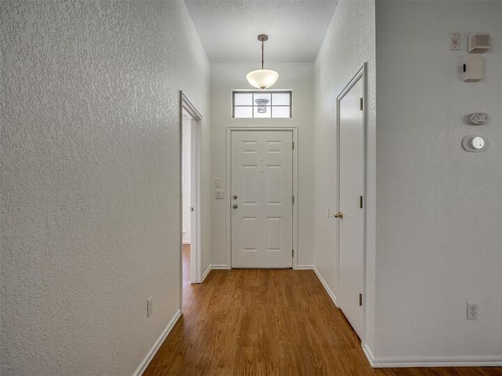 Property Photo: 11517 Sherwood Court OK 73130