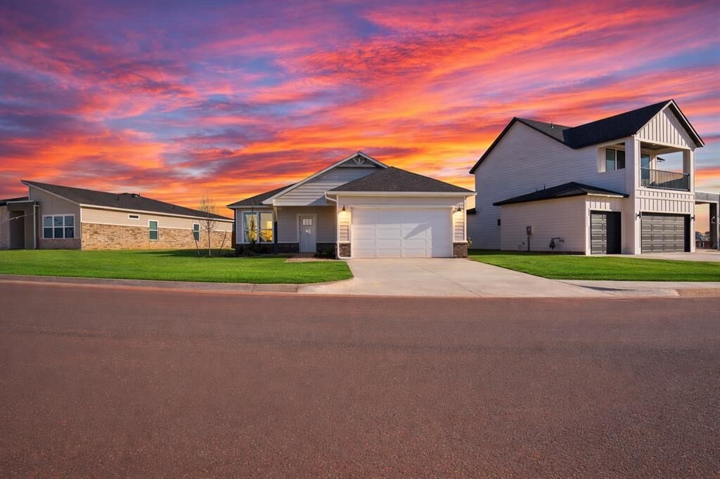 Property Photo:  18020 Anthem Boulevard  OK 73012 