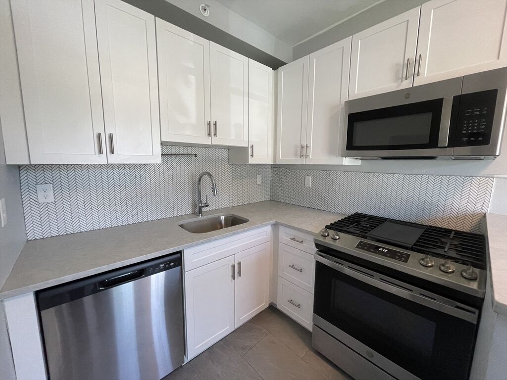 Property Photo:  233 Lafayette Street 4  MA 01970 