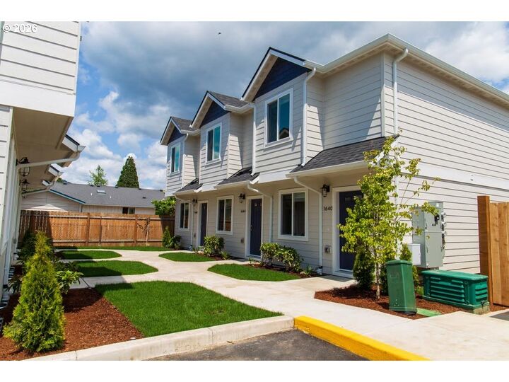 Property Photo:  1638 S St  OR 97477 