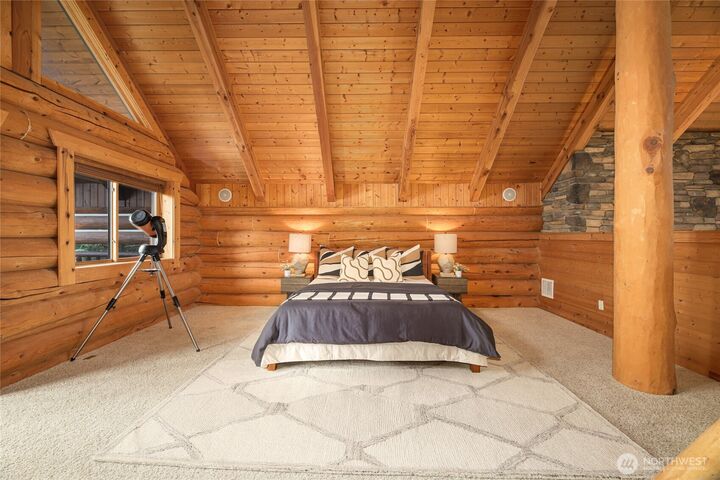 Property Photo:  10  Summit Way  WA 98068 