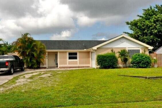 Property Photo:  383 SW Tulip Boulevard  FL 34953 