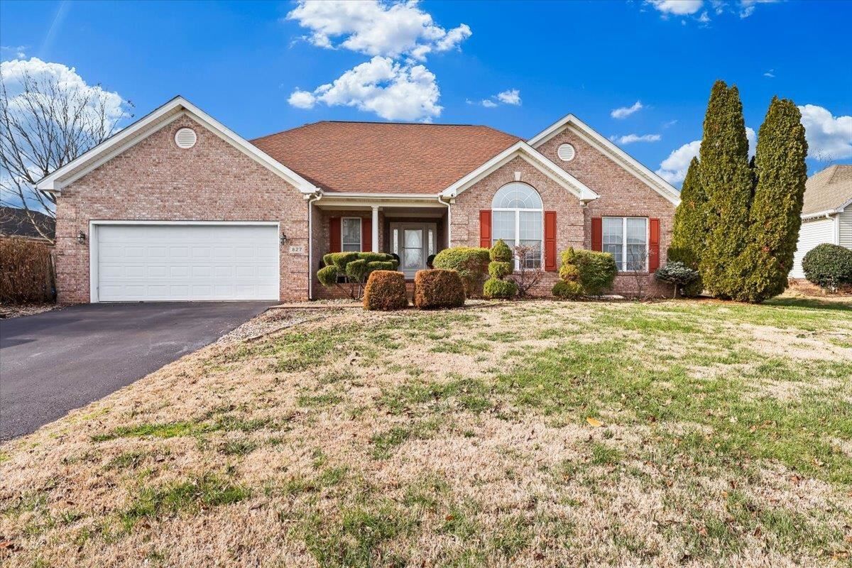 Property Photo:  827 Memorial Circle  KY 42104 