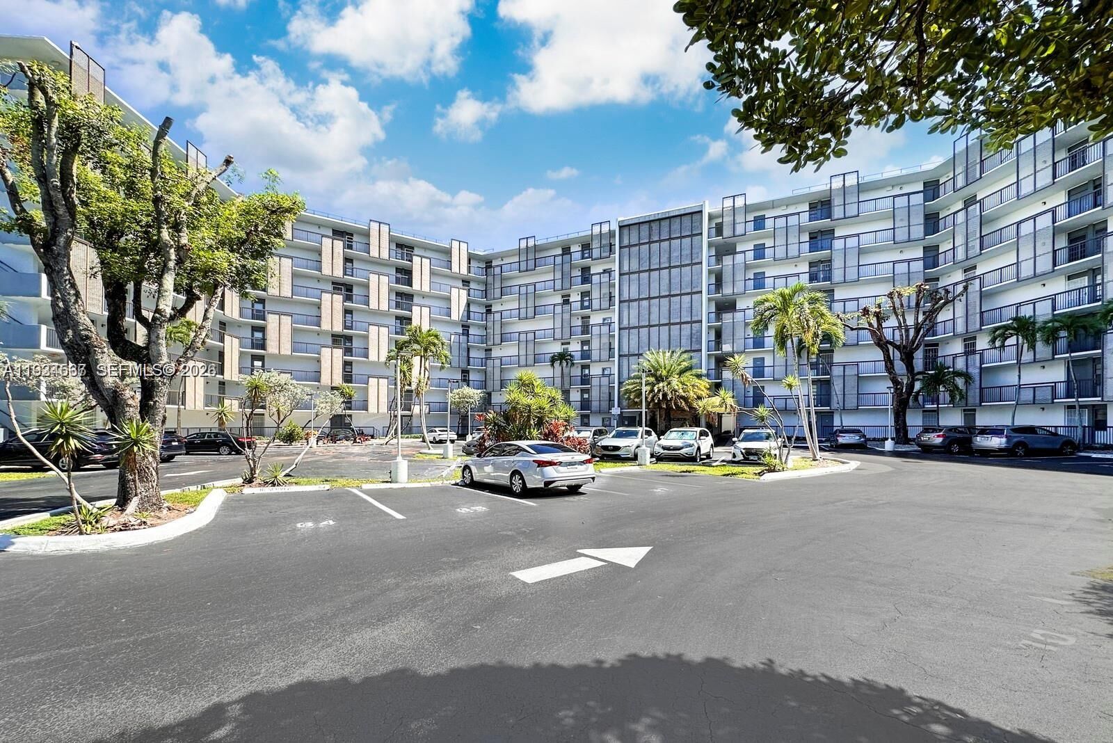 Property Photo:  20500 W Country Club Dr 715  FL 33180 