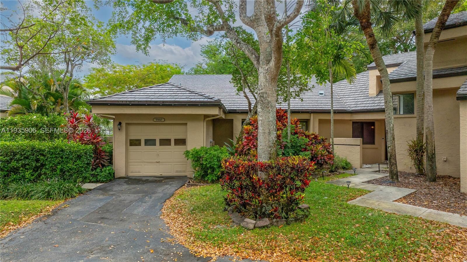 Property Photo:  9360 S Chelsea Dr S  FL 33324 