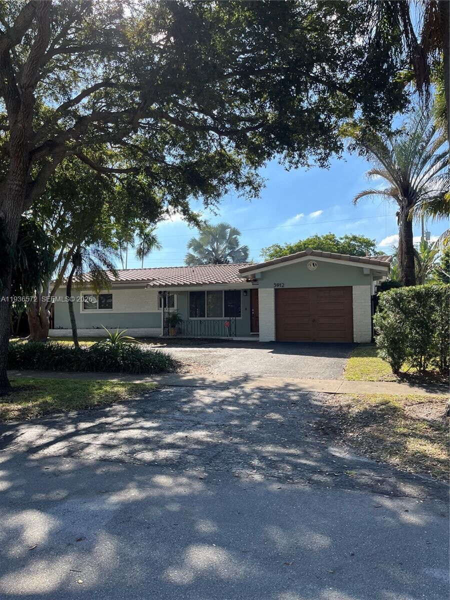 Property Photo: 3912 Garfield St FL 33021