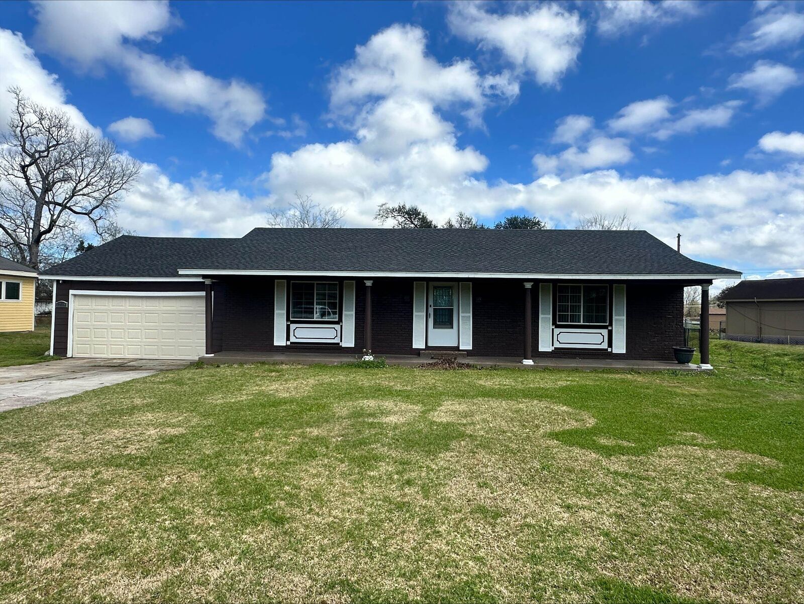 Property Photo: 1218 Jayway St TX 77630