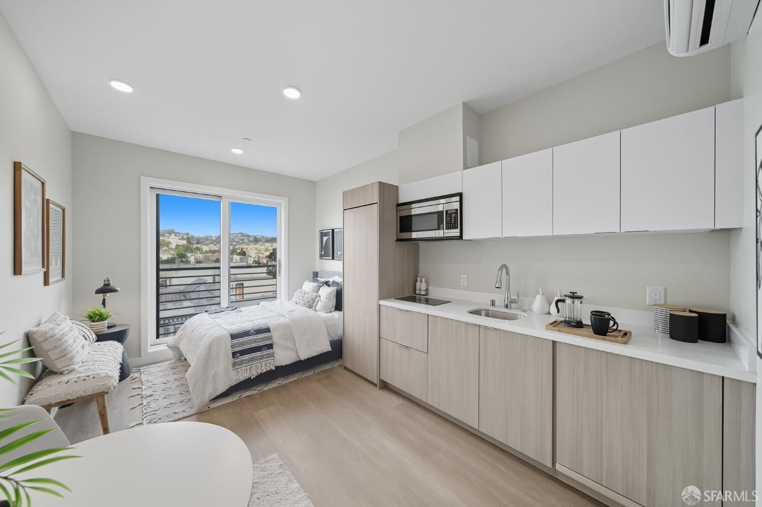 Property Photo:  811 Valencia Street 602  CA 94110 