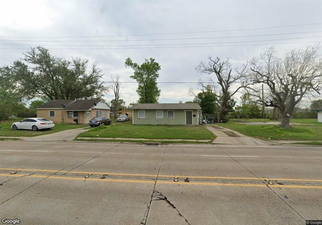 Property Photo:  2236 E Prien Lake Road E  LA 70601 