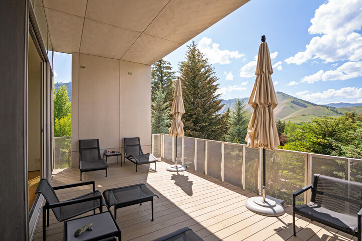 Property Photo:  260 Spur Lane  ID 83340 