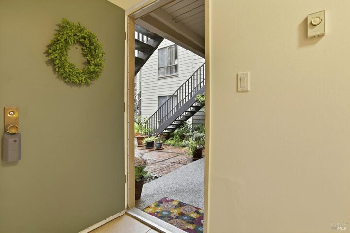 Property Photo:  944 Via Casitas  CA 94904 