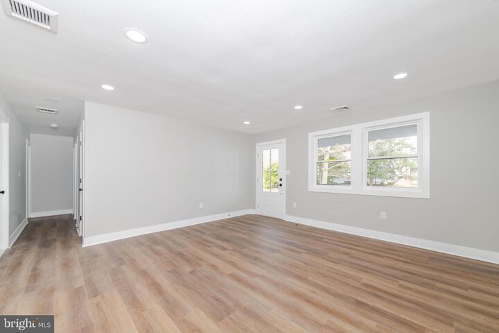 Property Photo:  15 Oak Leaf Drive  NJ 08087 