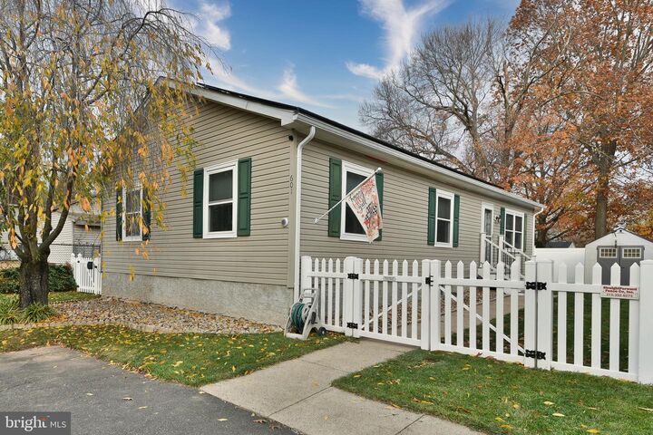 Property Photo:  601 Fourth Avenue  PA 19021 