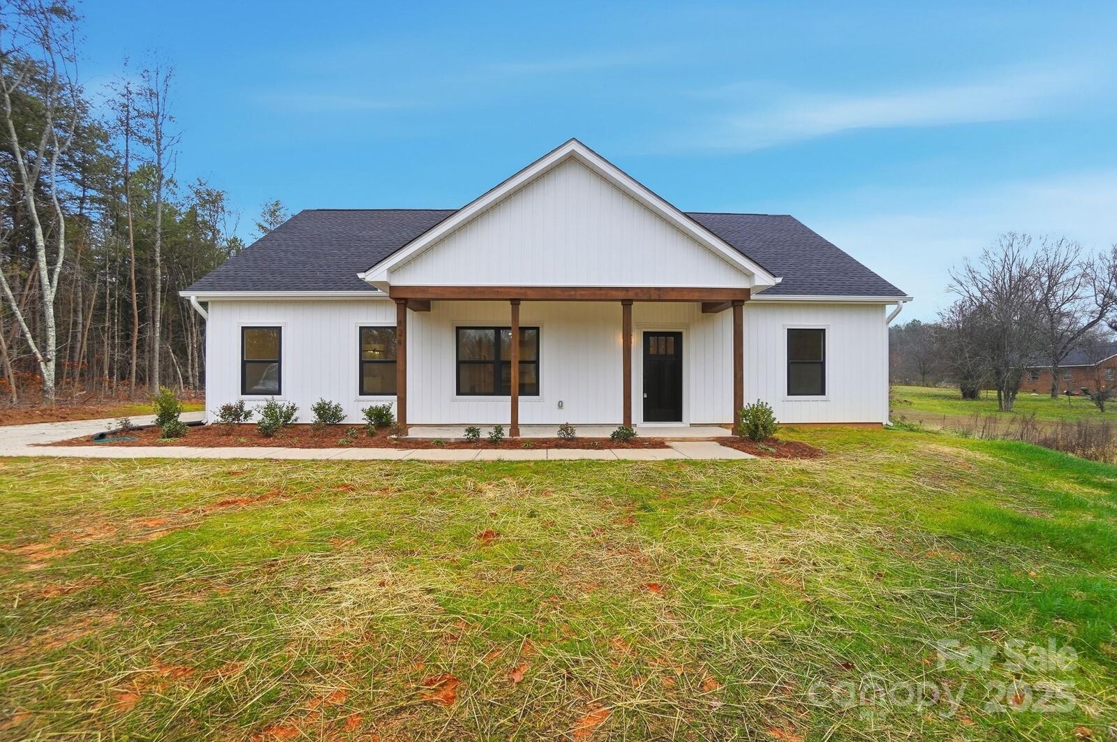 Property Photo: 124 Rollingbrook Road NC 28086