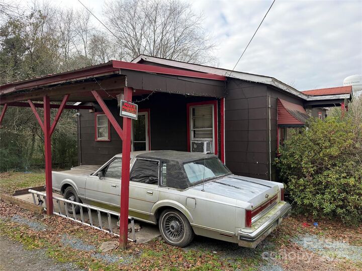 Property Photo:  1132 Threatt Street  SC 29720 