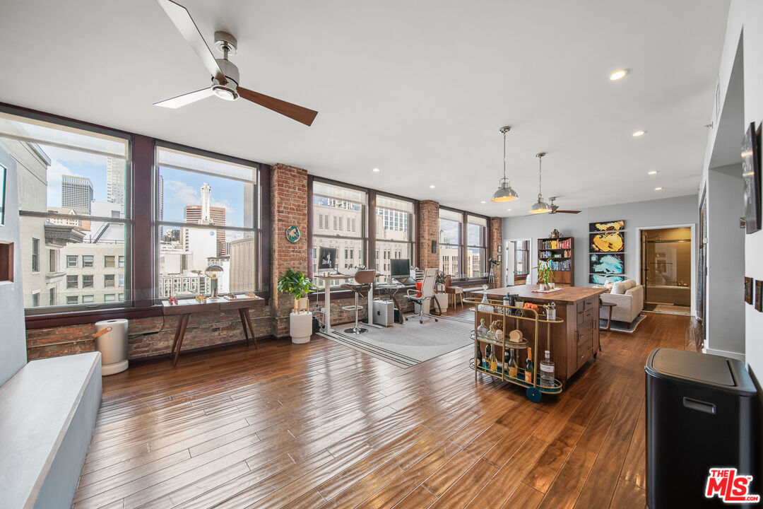 Property Photo:  460 S Spring St  CA 90013 