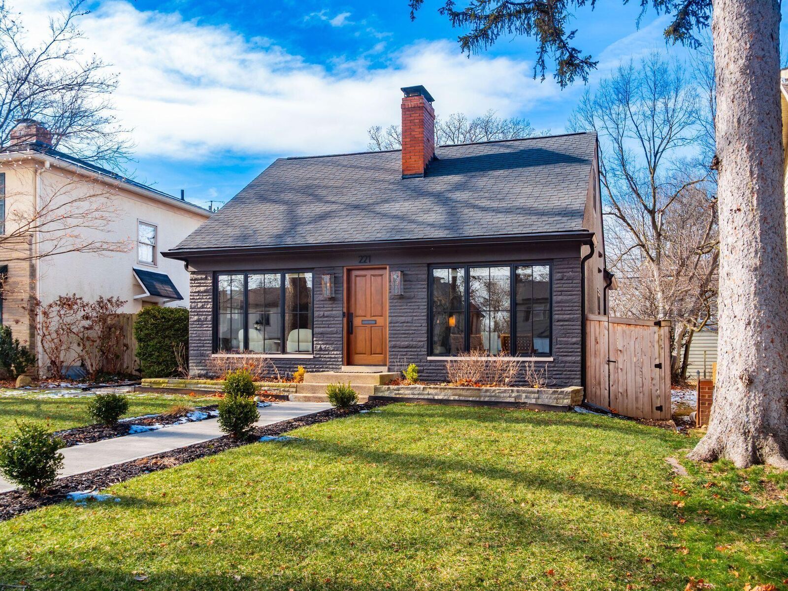 Property Photo: 221 S Roosevelt Avenue OH 43209