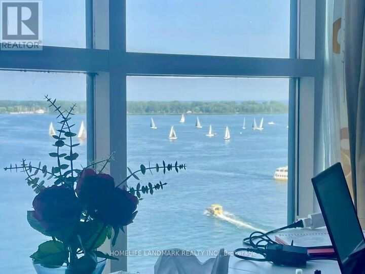 Property Photo:  99 Harbour Square 1505  ON M5J 2H2 