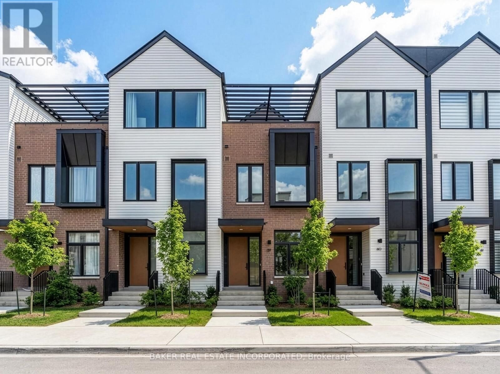 Property Photo: 35 Lou Parsons Way 59 ON L5H 0B2