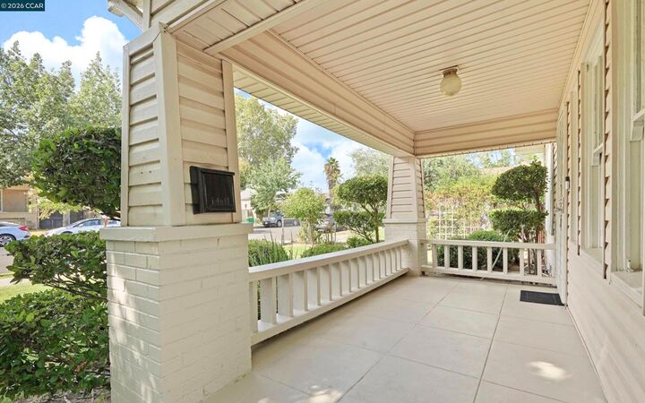 Property Photo:  511 E Locust St  CA 95240 