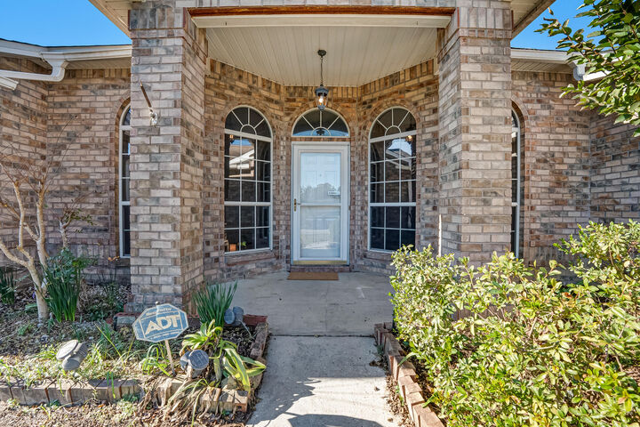 Property Photo: 427 Hatchee Drive FL 32536