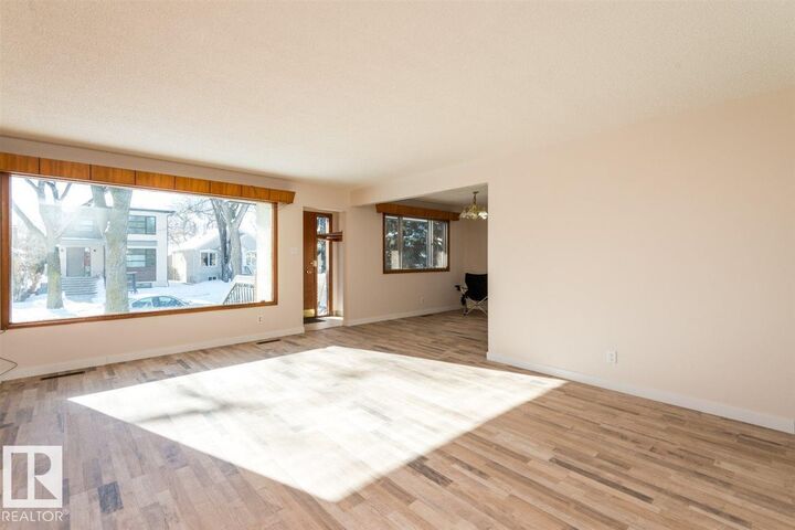 Property Photo: 9850 81 Avenue NW AB T6E 1W4