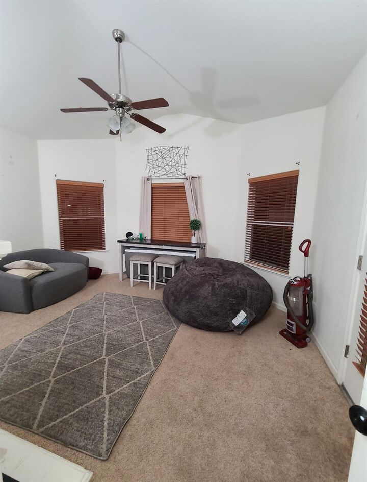 Property Photo:  440 E Stanley Avenue  CA 93654 