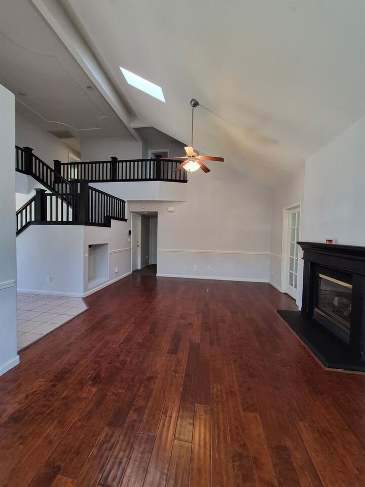 Property Photo:  440 E Stanley Avenue  CA 93654 
