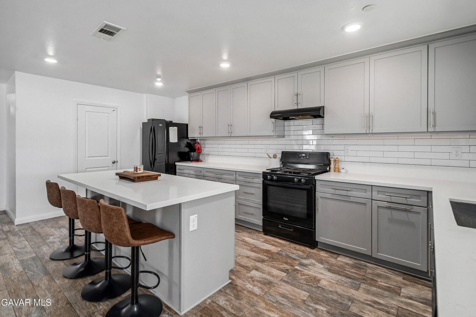 Property Photo:  44527 Freer Way  CA 93536 