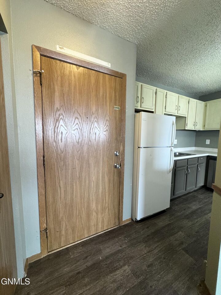 Property Photo:  1112 Portland Drive 101  ND 58504 