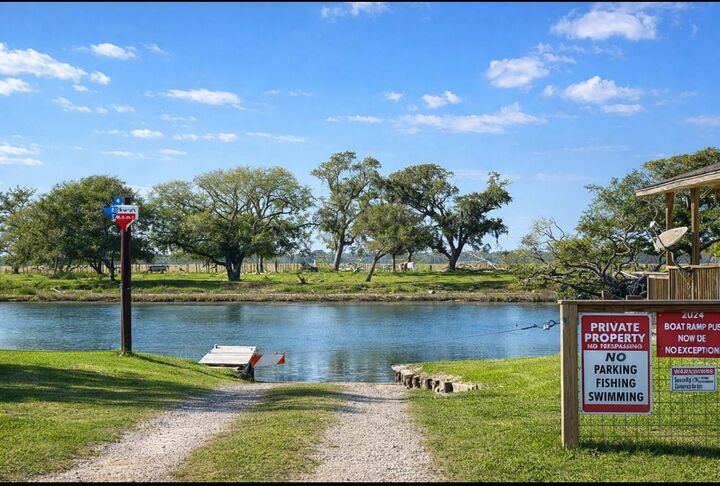 Property Photo:  4906 County Road 469  TX 77422 