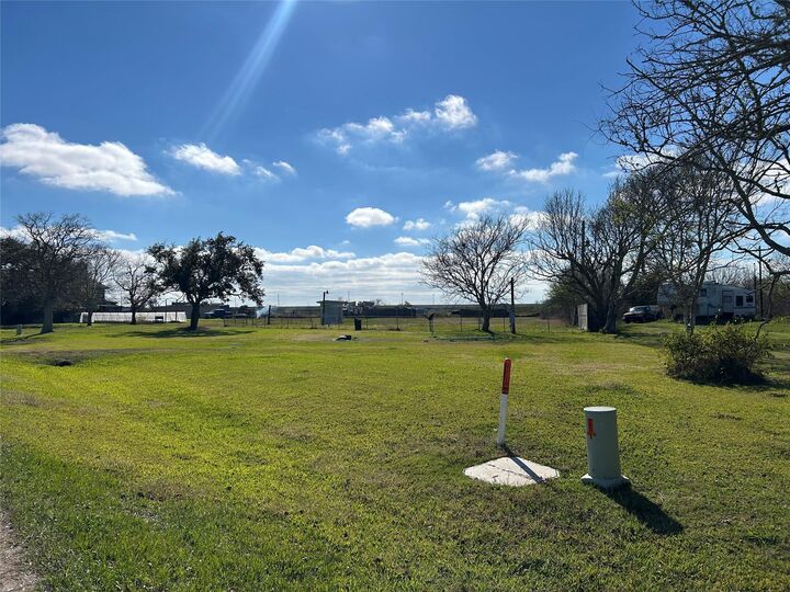 Property Photo:  4906 County Road 469  TX 77422 