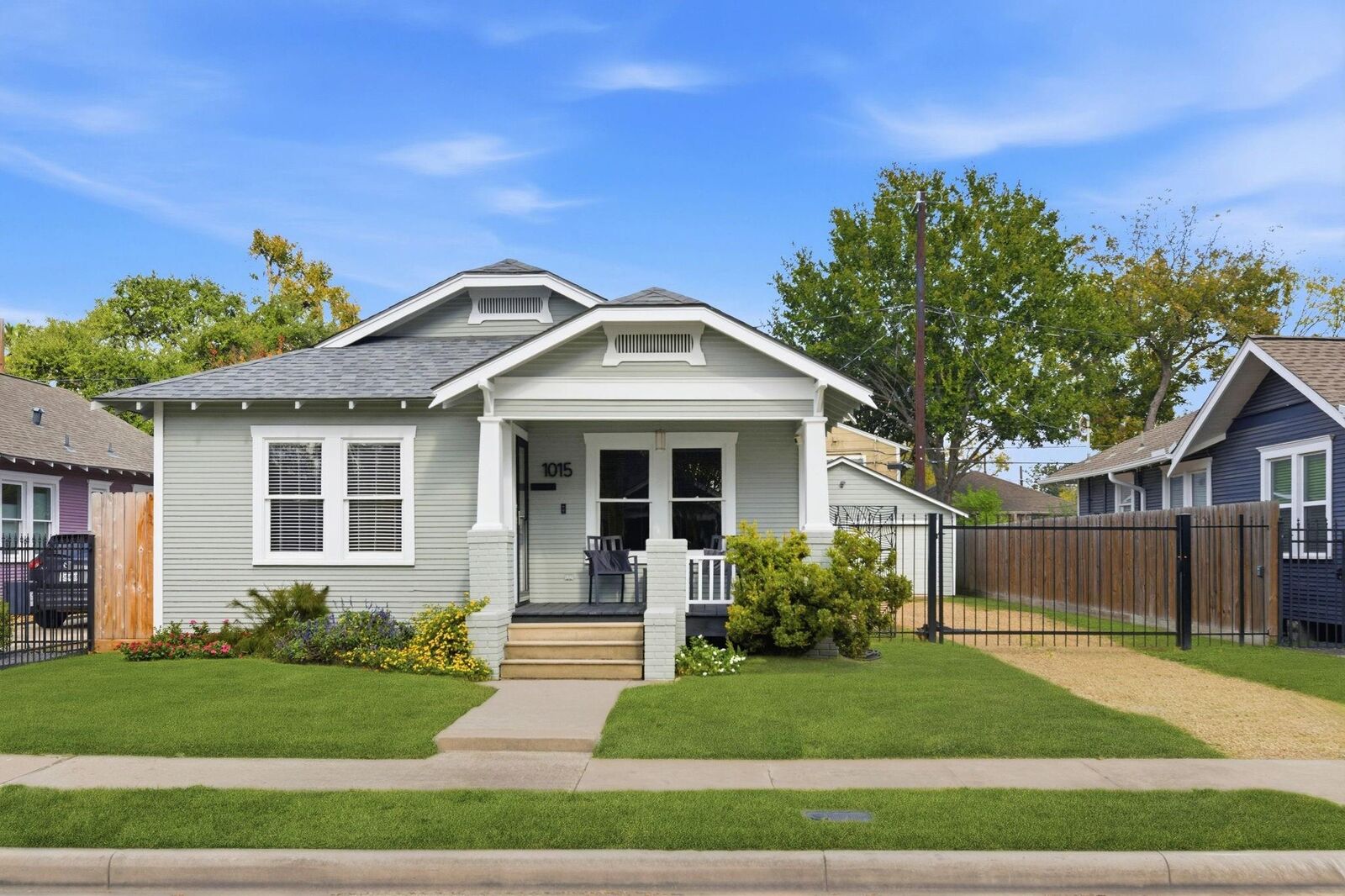 Property Photo: 1015 E 14th Street TX 77009