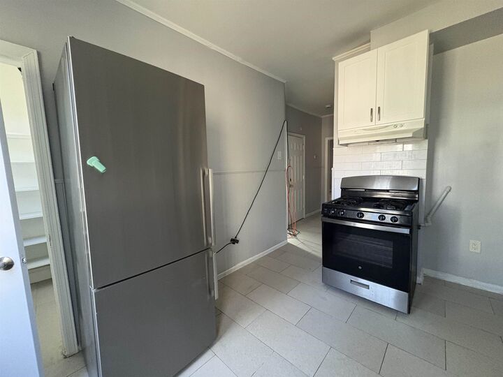 Property Photo:  24 Wegman Parkway 1  NJ 07305 