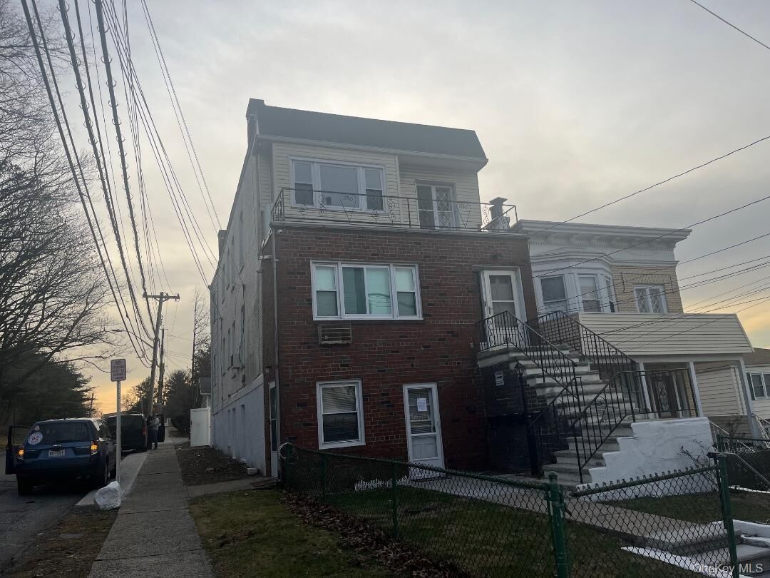 Property Photo:  80 Palmer  NY 10701 