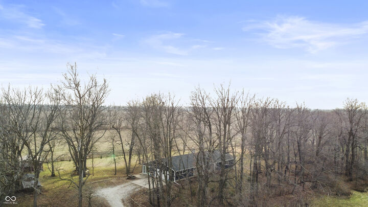 Property Photo: 2579 E 400 N IN 46184