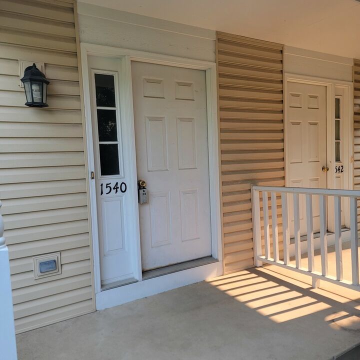 Property Photo:  1540 Hickory Road 1540  IL 60098 