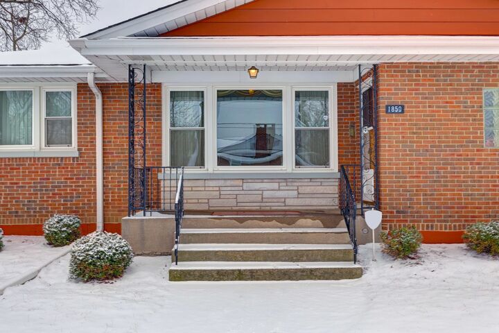 Property Photo:  1850 Kensington Avenue  IL 60154 