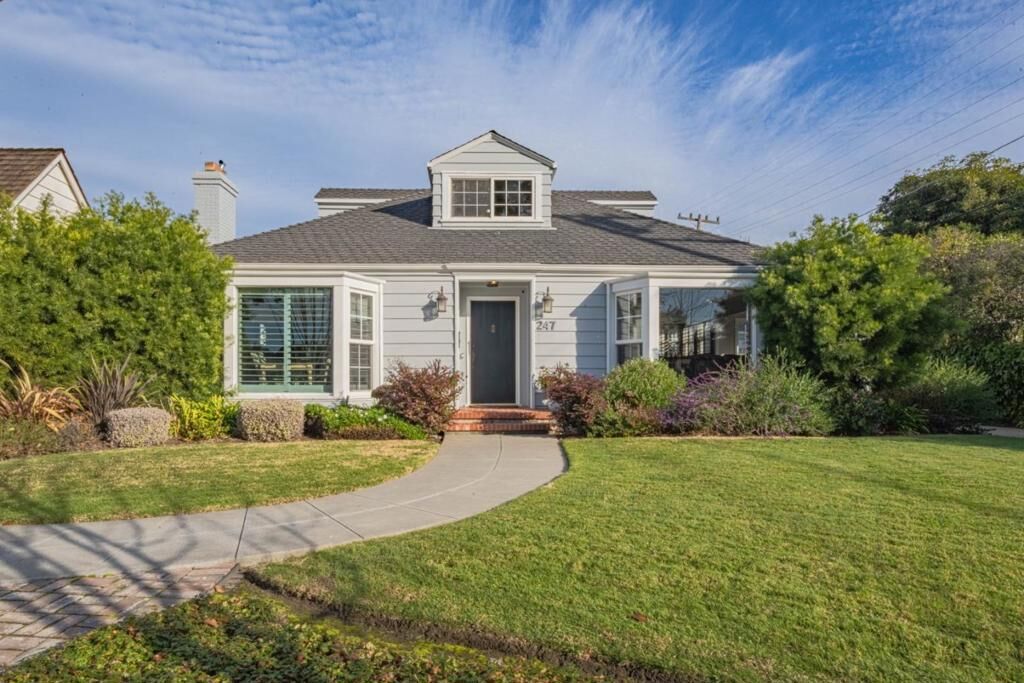 Property Photo:  247 Oak Street  CA 93901 