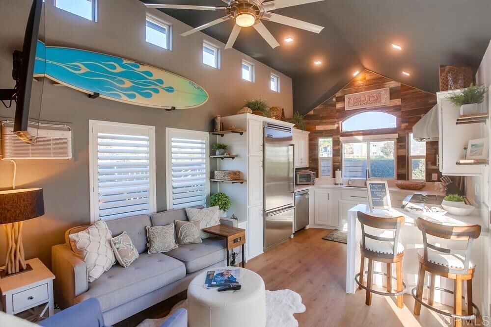 Property Photo:  1624 N Coast Hwy 101 3  CA 92024 