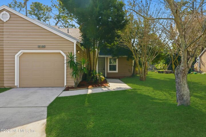 Property Photo: 11866 Ashbrook Circle N FL 32225
