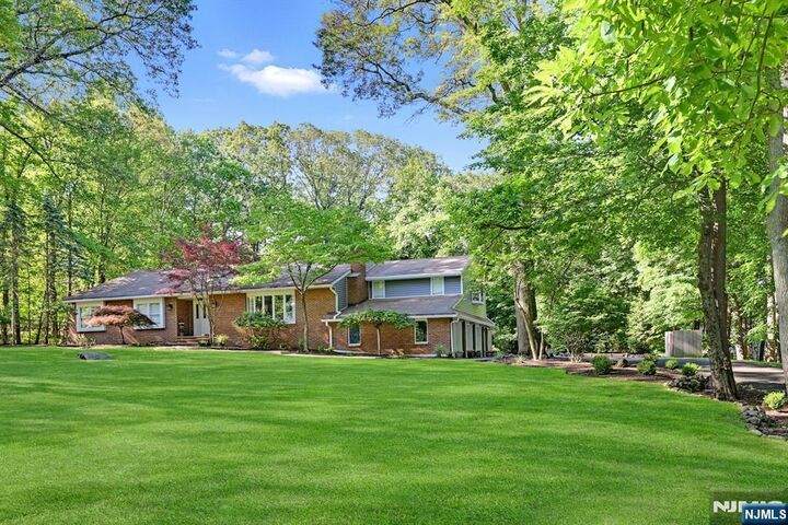 Property Photo:  12 Hidden Glen Road  NJ 07458 