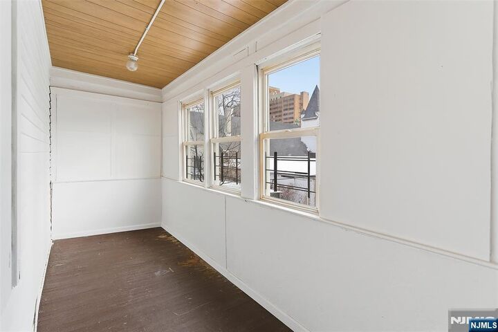 Property Photo:  130 Littleton Avenue 2  NJ 07103 