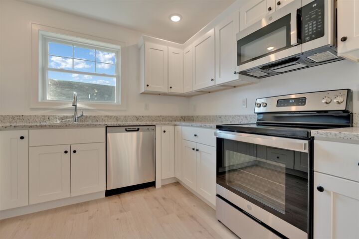 Property Photo:  2 Cape Coral Way  NH 03867 