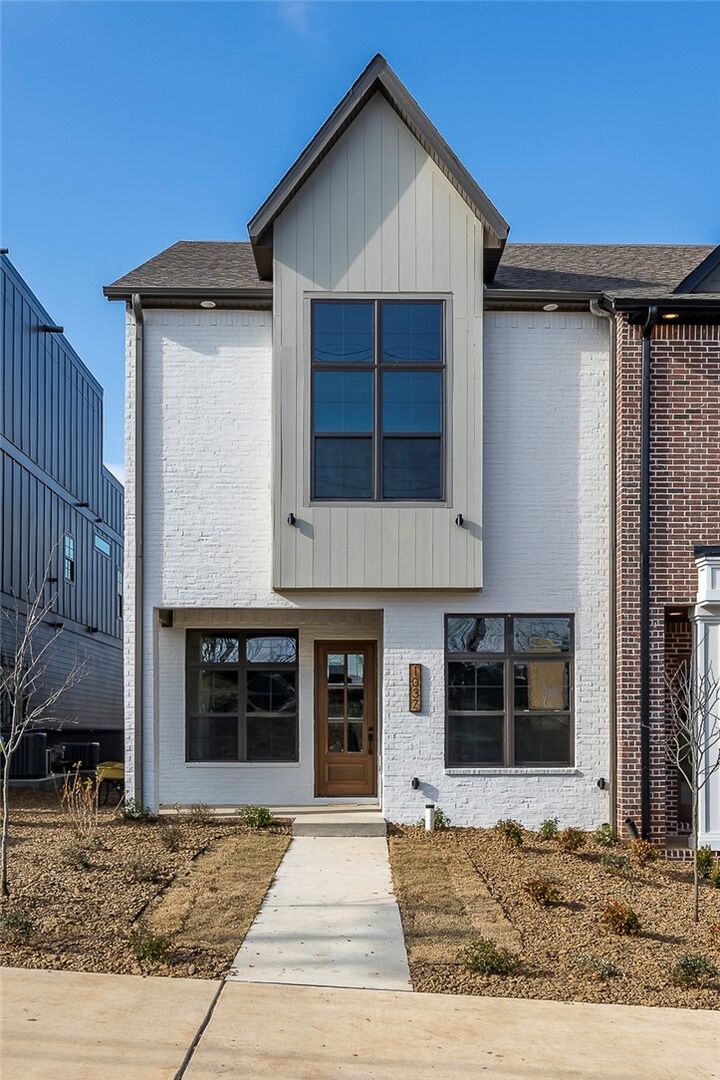 Property Photo:  1037 NW A Street  AR 72712 