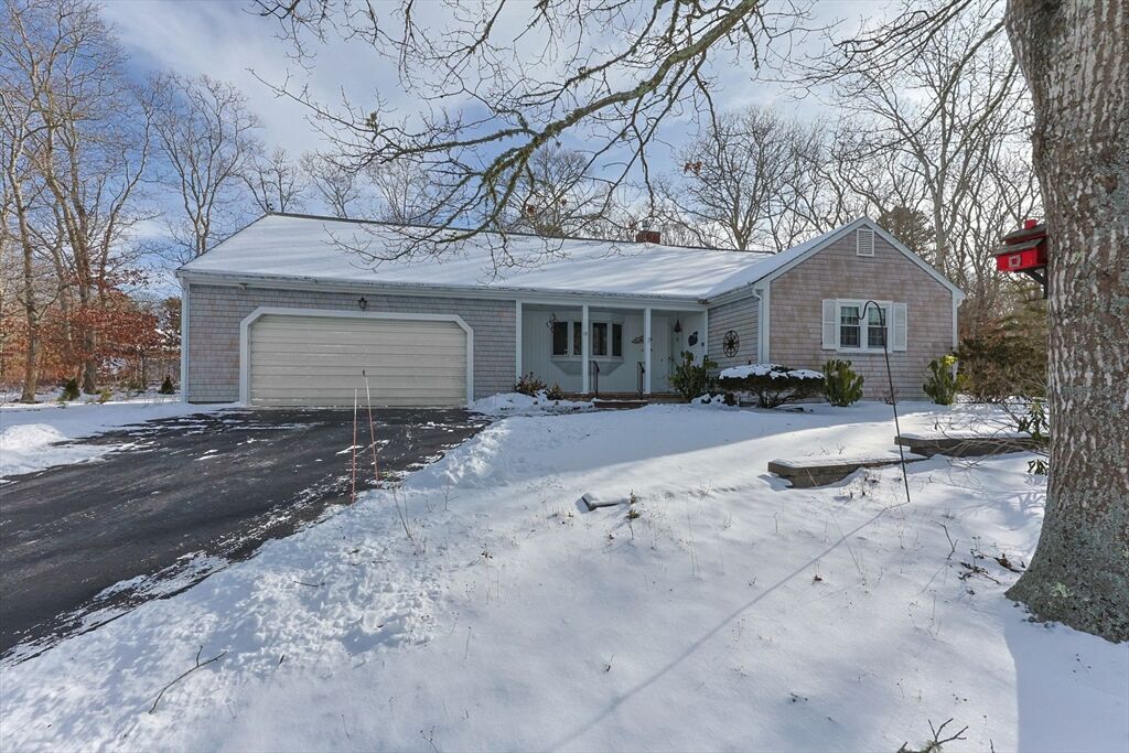 Property Photo:  18 Six Penny Ln  MA 02638 