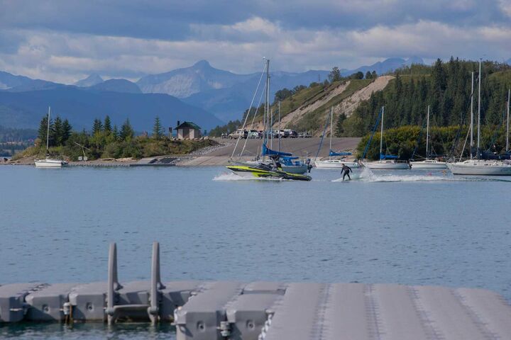 Property Photo: 609 Cottageclub Bend AB T4C 1B1