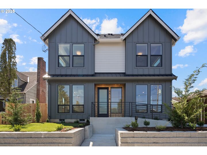 Property Photo:  4510 NE Wygant St  OR 97218 